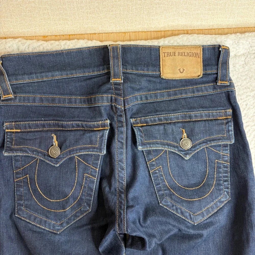 True Religion Ricky Relaxed Straight Jeans Body Rinse Dark 30 (32x33) flap